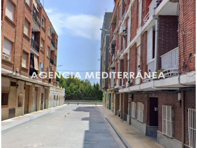 ¡Luminoso y listo para entrar a vivir en Catarroja!