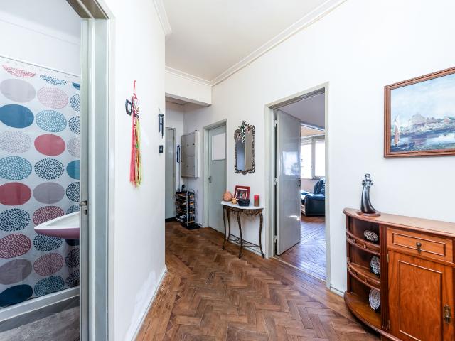 Luminoso Apartamento T2 com Potencial para T3 na Av. José Elias Garcia – Queluz