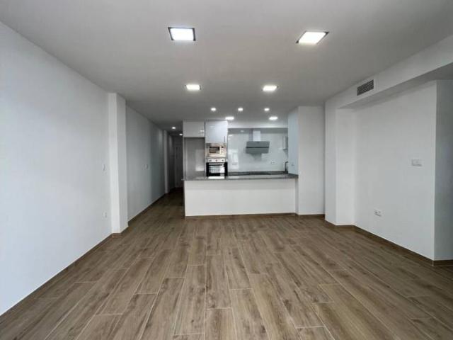 LUMINOSO APARTAMENTO TOTALMENTE REFORMADO CON VISTAS LATERALES AL MAR EN LA MATA TORREVIEJA