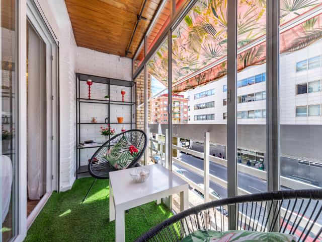 Luminoso Apartamento con Piscina en el Centro de Alicante