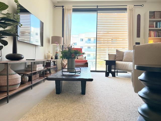 Luminoso apartamento con piscina, gimnasio, parking y trastero cerca del mar