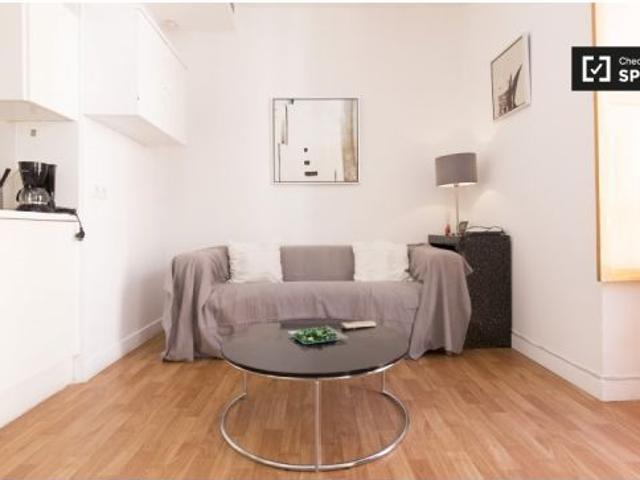 Luminoso apartamento de 1 dormitorio con aire acondicionado y balcón para alquilar en la tranquila P