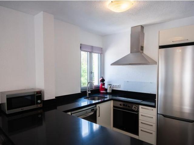 Luminoso apartamento de 2 dormitorios con vistas al mar y plaza de aparcamiento privada en Aguamarin