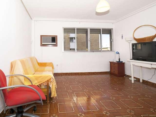Luminoso apartamento de 2 dormitorios en alquiler en Macarena, Sevilla