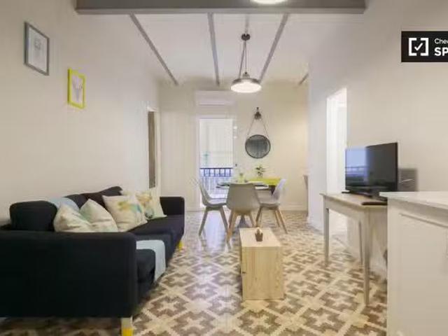 Luminoso apartamento de 2 dormitorios en alquiler en Nou Barri.