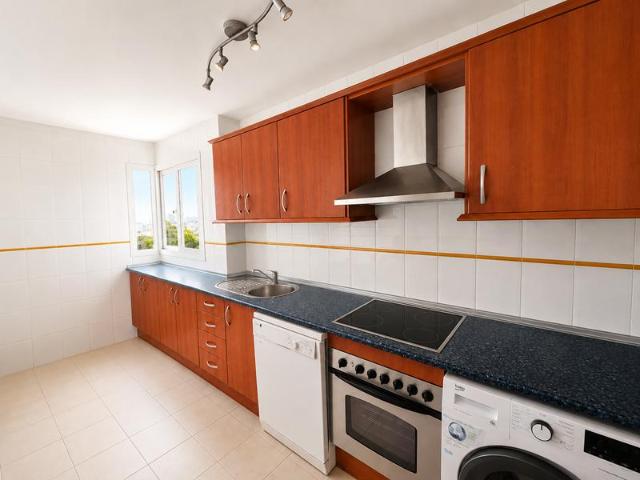 LUMINOSO APARTAMENTO EN VENTA CON AMPLIAS ZONAS COMUNES, PISCINA Y JARDINES.