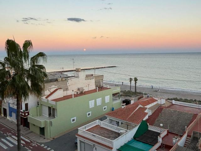 Luminoso Apartamento en Playa de Nules a Solo 50 Metros del Mar