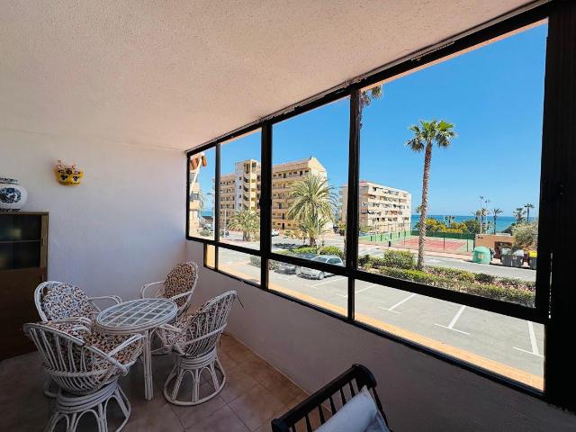 Luminoso Apartamento Frente al Mar con Vistas Panorámicas en Torrevieja