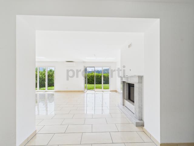 Luminoso appartamento da 4.5 locali con giardino a Morcote
