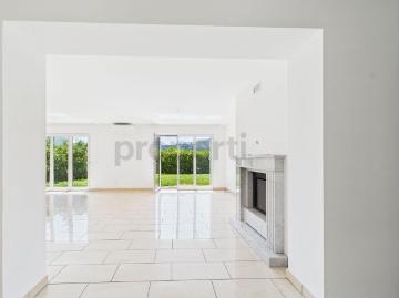 Luminoso appartamento da 4.5 locali con giardino a Morcote