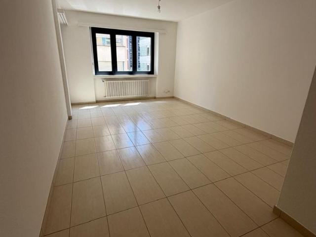 Luminoso appartamento di 4.5 locali con balcone a Lugano – Disponibile subito