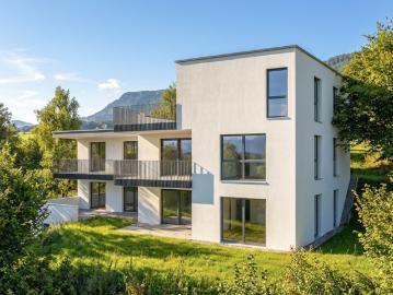 LUMINOSO ATTICO 3.5 LOCALI NEL VERDE CON TERRAZZA A LUMINO