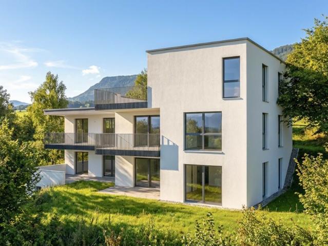 LUMINOSO ATTICO 3.5 LOCALI NEL VERDE CON TERRAZZA A LUMINO