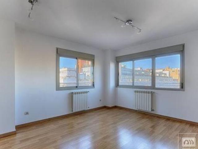 Luminoso piso con terraza en alquiler en Las Tablas