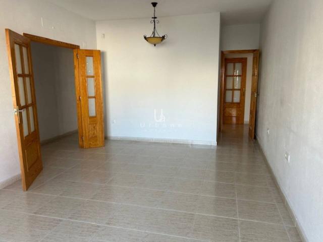 Luminoso piso con terraza, garaje y trastero en Murcia