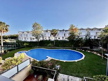 Luminoso piso con terraza, piscina y pádel en la exclusiva Zona Colegios – Palma
