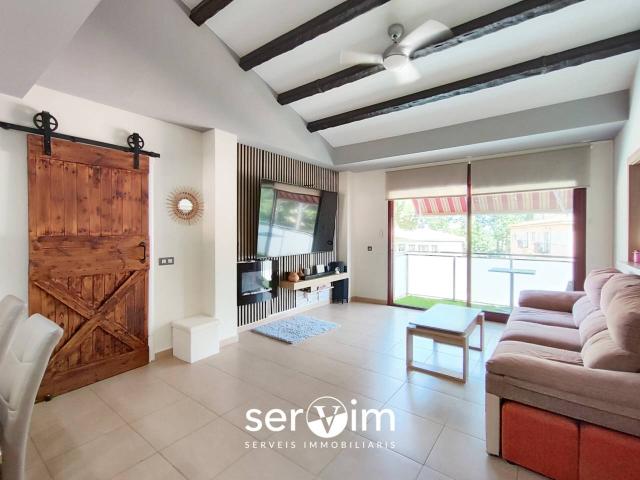 Luminoso piso con piscina y amplio aparcamiento en el corazón de Santa Cristina d'Aro