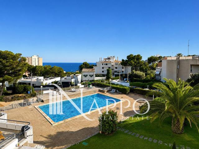 Luminoso piso con piscina y vista al mar en Sant Agustí