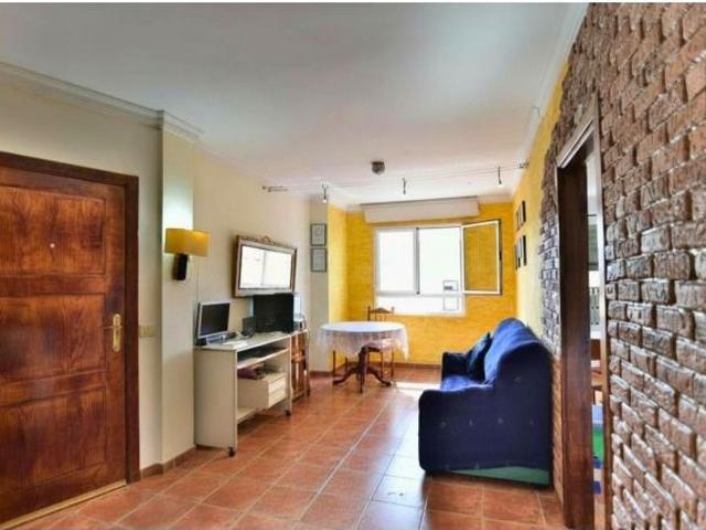 Luminoso piso de 3 habitaciones en el Cruce de Sardina Vecindario