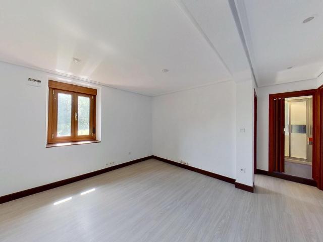 Luminoso Piso Reformado con Vistas al Pagasarri en Larraskitu