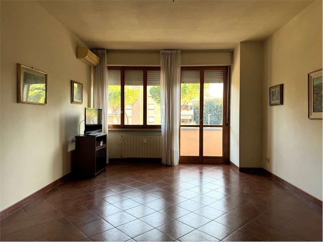 Luminoso quadrilocale con balcone 130m² Livourne