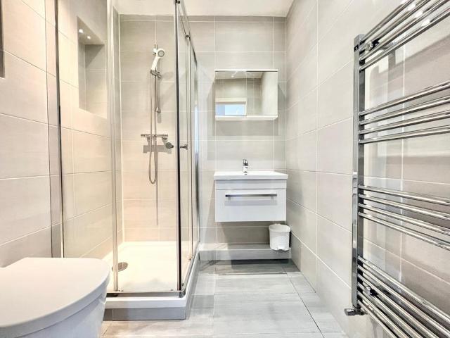 Luminaire Apartments, Kilburn High. Studio to rent £1,300 pcm £300 pw