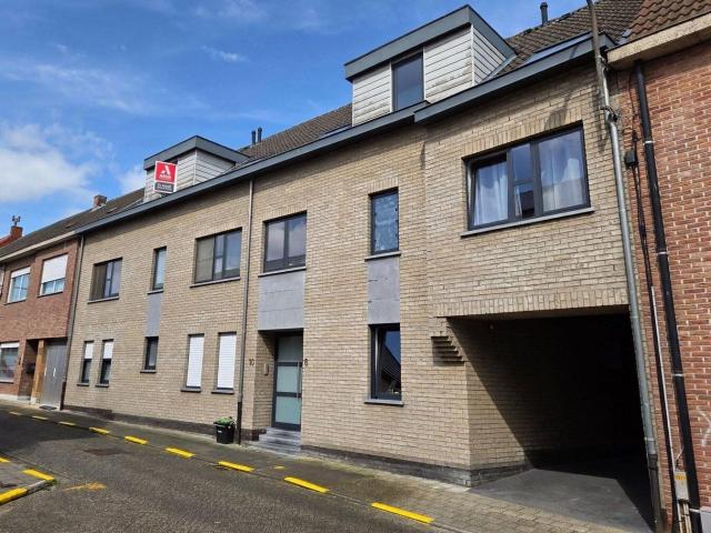 Lumineus appartement met 2 slaapkamers en terrasje