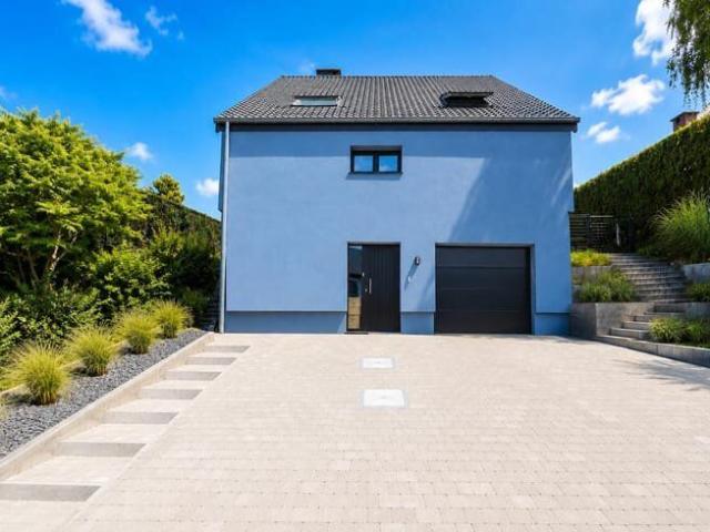 LUMINEUSE MODERNE RENOVEE GARAGE INT