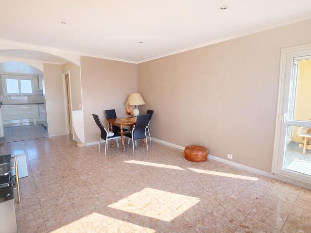 Lumineux 4 pièces avec balcon au dernier étage