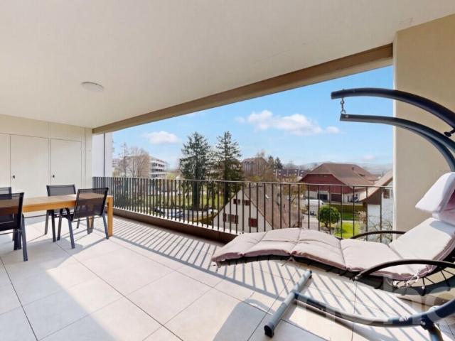 Lumineux 2.5 pièces avec balcon couvert et vue dégagée