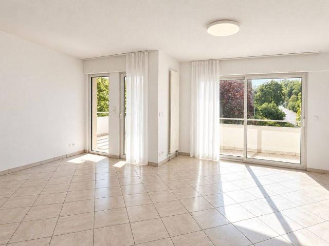 Lumineux 3 pièces de 83 m2 avec grande terrasse + balcon + garage + cave Brunstatt/Mulhouse Rebberg