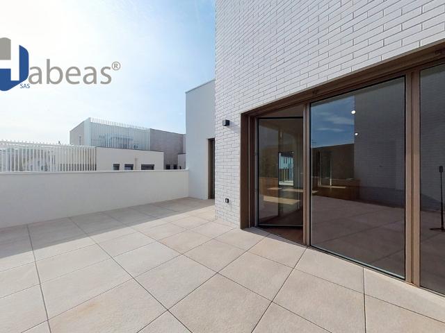 Lumineux T4 de 106m² en duplex avec terrasse de 55m² et parking à Villeurbanne