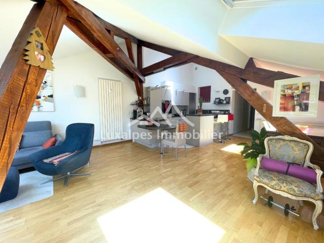 Lumineux T5 traversant avec vue Tournette à Thônes 116m² Thônes