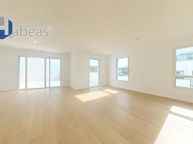 Lumineux T5 en duplex avec terrasse de 38m² à Villeurbanne