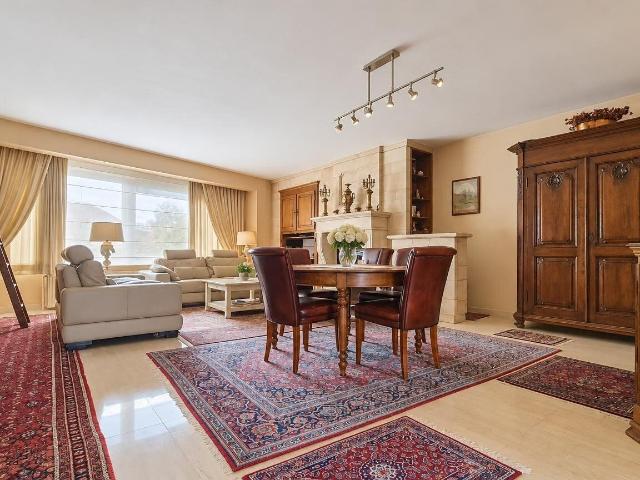 Lumineux appartement 2 chambres avec grande terrasse – 2e ét