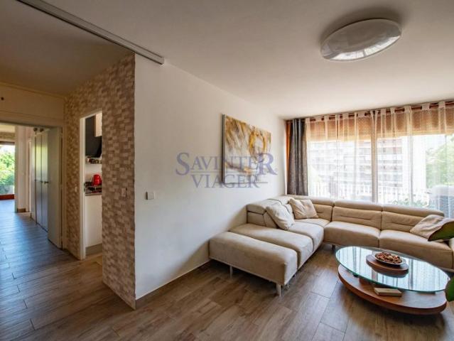 Lumineux appartement T4, rénové, grands balcons, vue montagne. Libre de suite