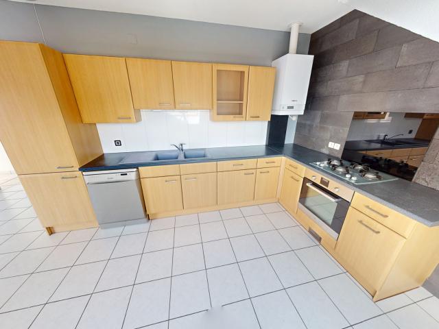 Lumineux appartement avec deux places de stationnement