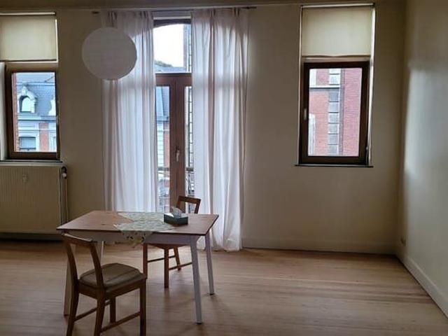 lumineux appartement dans une maison de maitre des Vennes