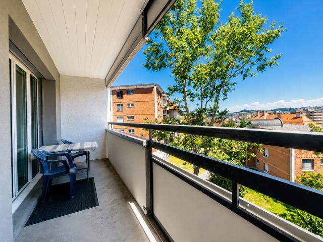 Lumineux appartement de 5 pièces avec balcon