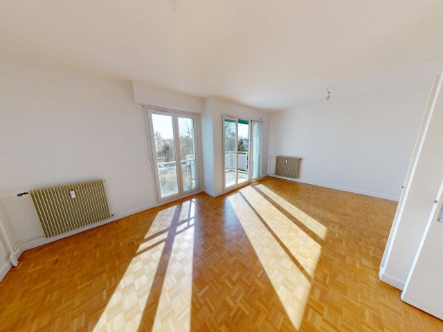 Lumineux appartement de 91 m2 avec balcon, garage et cave