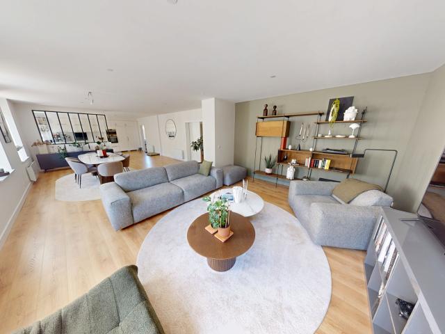 Lumineux appartement de 141m2 avec 40 m2 d’annexes