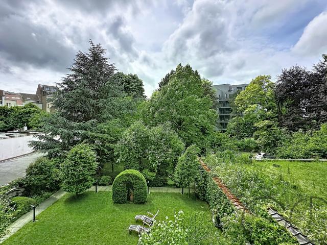 Lumineux appartement de standing ± 250 m² avec grande terrasse – Avenue Louise