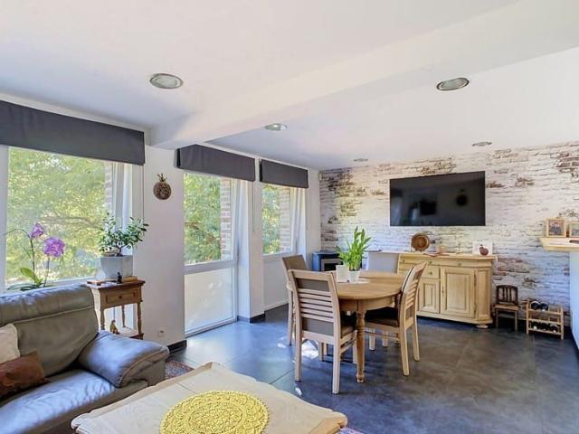 Lumineux appartement duplex avec garage situé à Andenne bea
