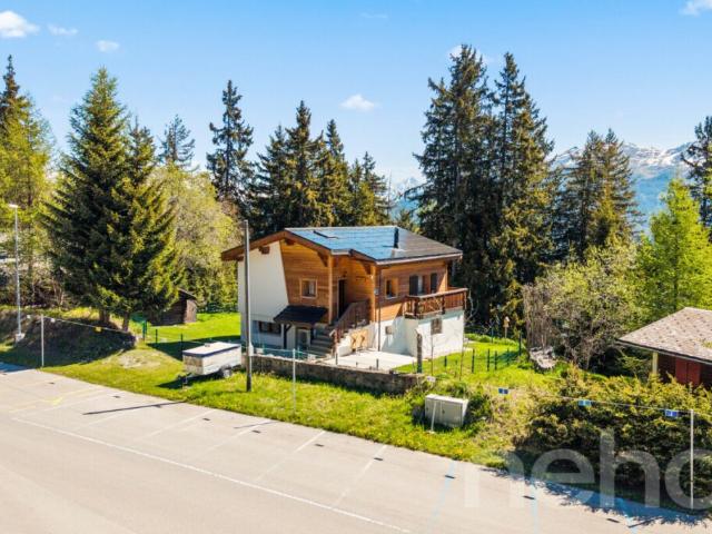 Lumineux chalet avec sauna, jacuzzi et accès direct aux pistes de ski