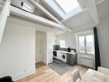 Lumineux et rénové Mezzanine, salle à vivre et chambre séparé proche jardin Luxembourg et Montparnasse loyer tout inclus