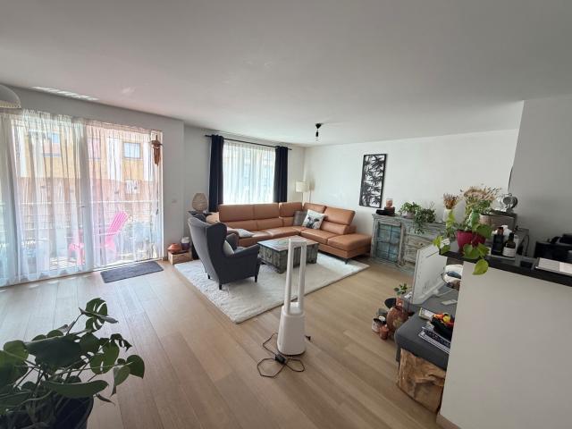 Lumineux et spacieux appartement 2ch + terrasse + 2 parking à 1200 Woluwe Saint Lambert • Loyer: 1 450 €