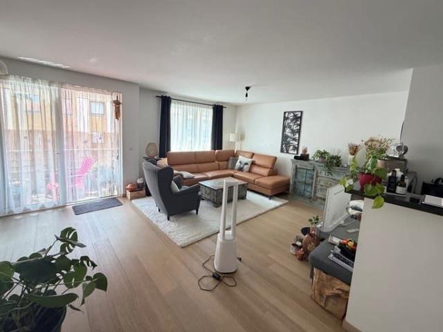 Lumineux et spacieux appartement 2ch + terrasse + 2 parking