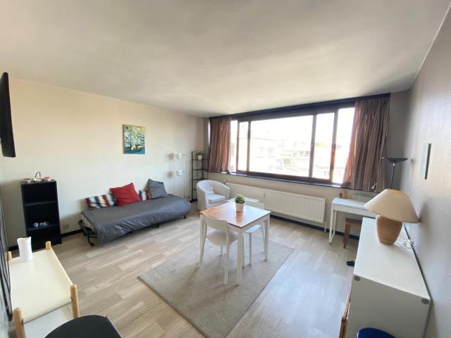 Lumineux studio à 1200 Woluwe Saint Lambert • Loyer: 750 €