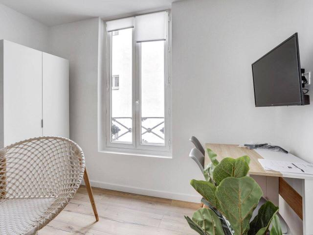 Lumineux studio meublé de 16m² à 890 euros