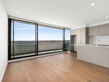 LUMINESS STUNNING AS NEW 2 BEDROOM APARTMENT